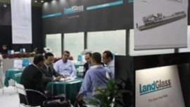 20141031-1Sales Managers of  LandGlass are Talking with Customers